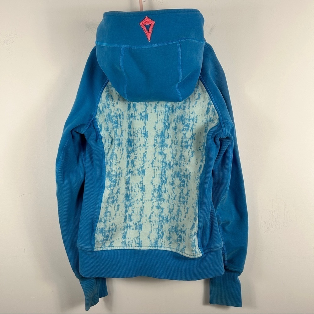 Ivivva Blue and Light Blue Hoodie Size 14